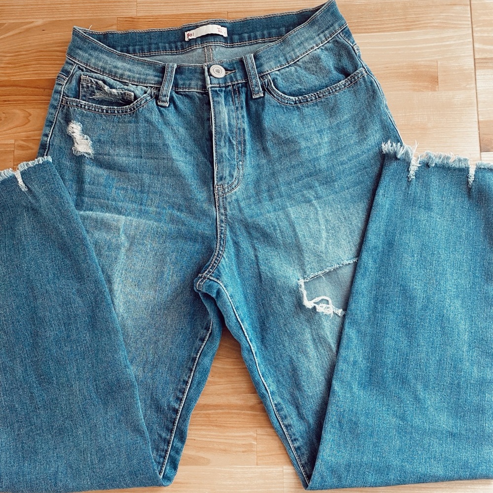 Super cute ripped mom jeans✨